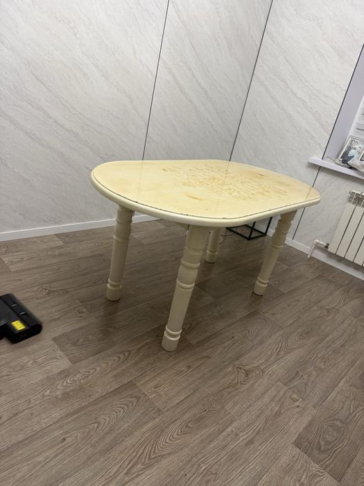 Продается кухонный стол