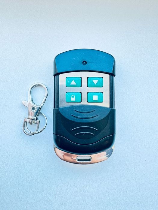 Продаю разные пульты от3000