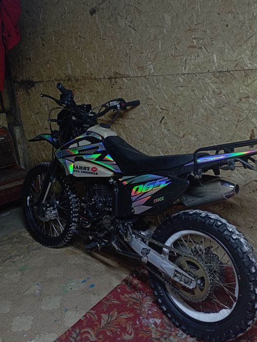 Продам мотоцикл эндуро 250