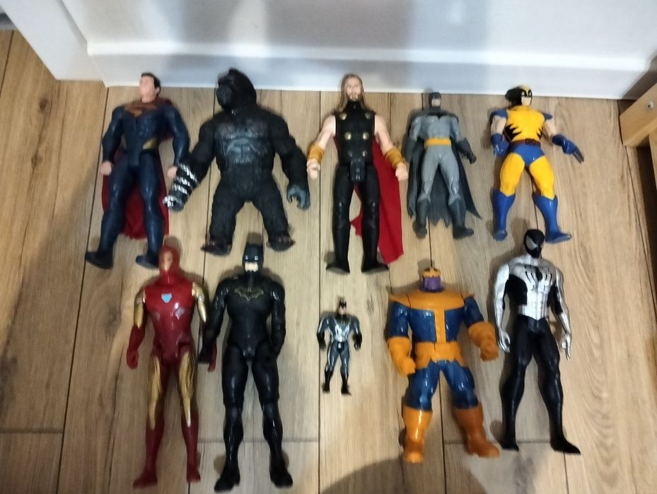 Lot supereroi 250 lei