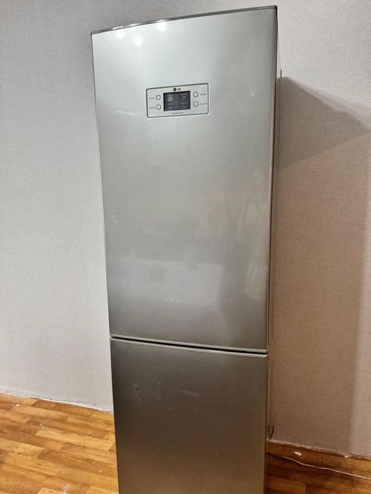 Продам холодильник в хорошем сосоточнии самовывоз