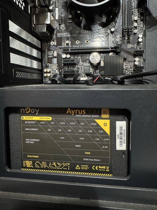 Vand KIT procesor + placa de baza + sursa + carcasa