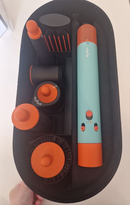 Trusa coafat Multistyler DYSON Airwrap

Trusa coafat Multistyler DYSON Airwrap
