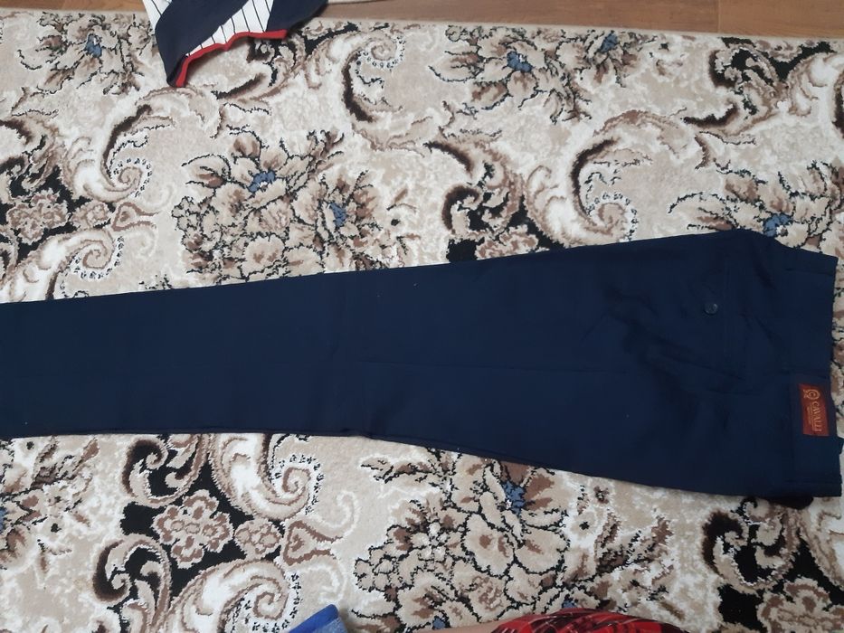 Брюки в школу б.у в хор.состоянии