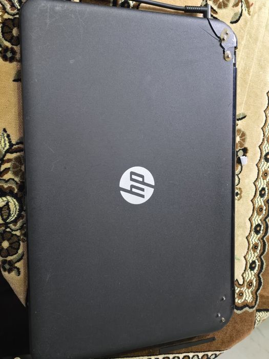 Продам ноутбук с зарядкой HP