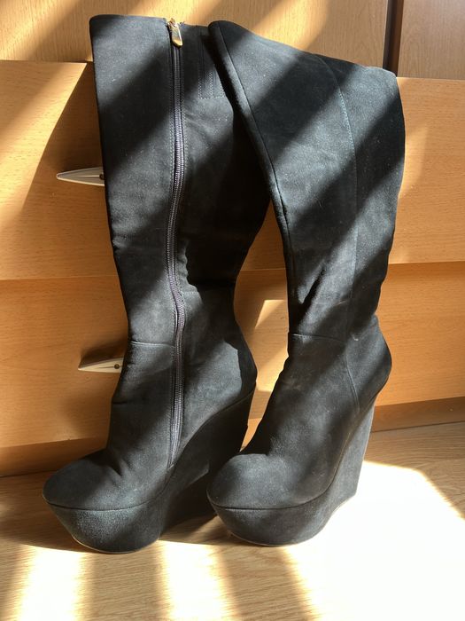 Зимни боти на платформа