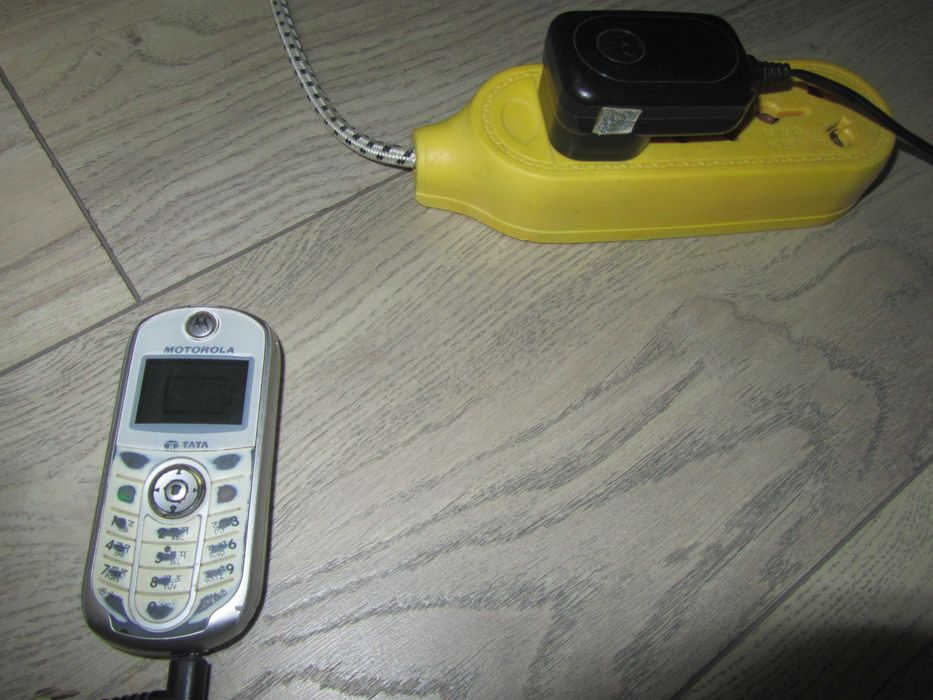 Продам сотовый телефон Motorola W200 !