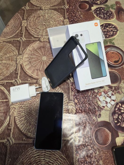 Xiaomi Note 12 si Xiaomi 13 Pro Note