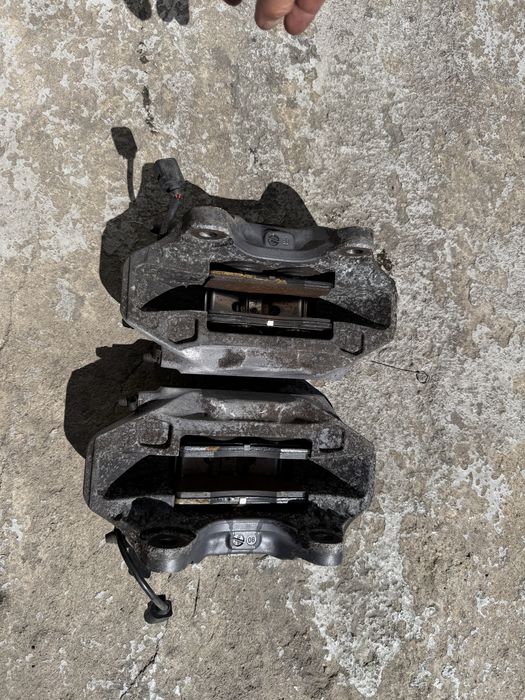 Предни спирачни апарати Brembo 17Z от VW Toureg