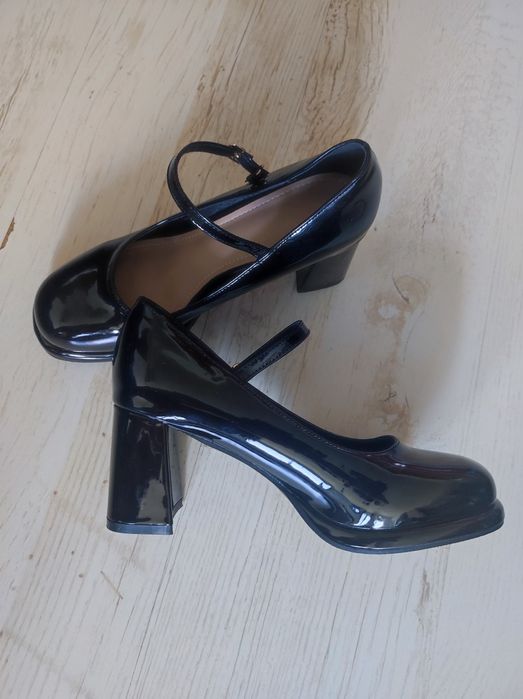 Pantofi negri de lac noi (nepurtați)