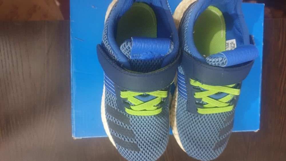 Продам Адидас оригинал  детские кроссовки