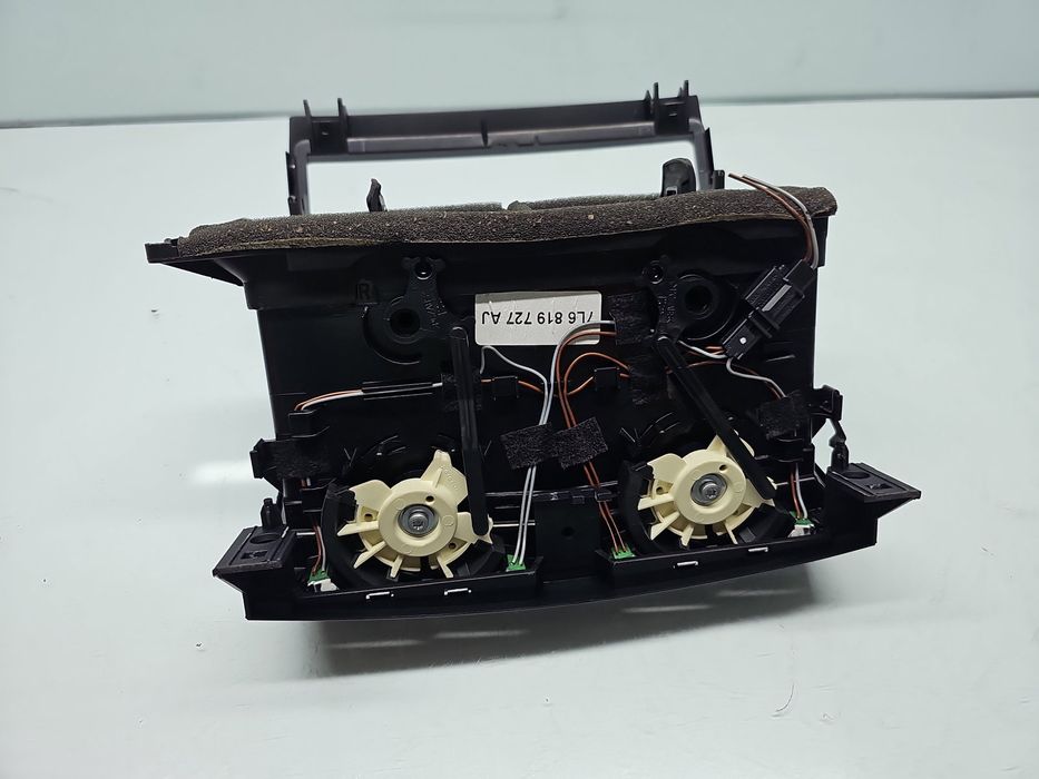 Grila aerisire centrala Volkswagen Touareg (7LA, 7L6) [Fabr 2003-2010]