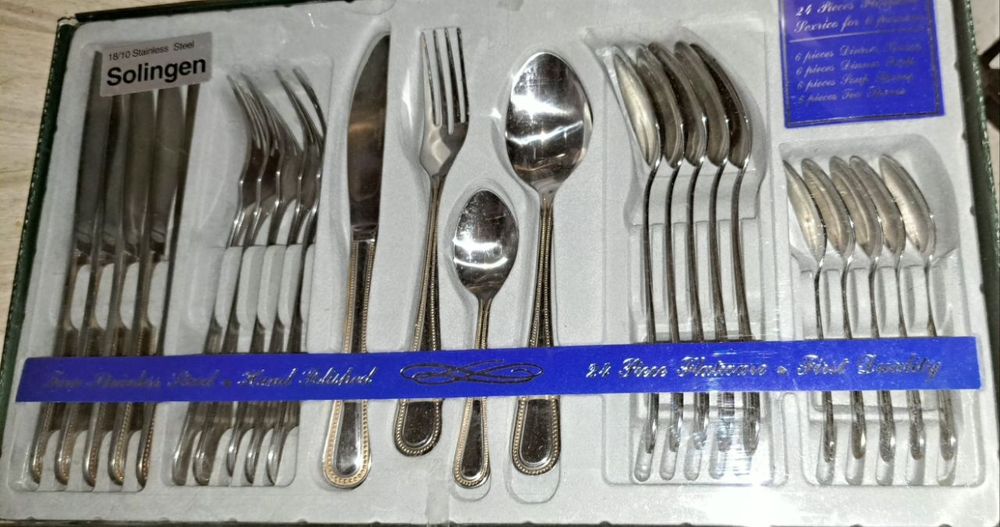 Набор столовых приборов.