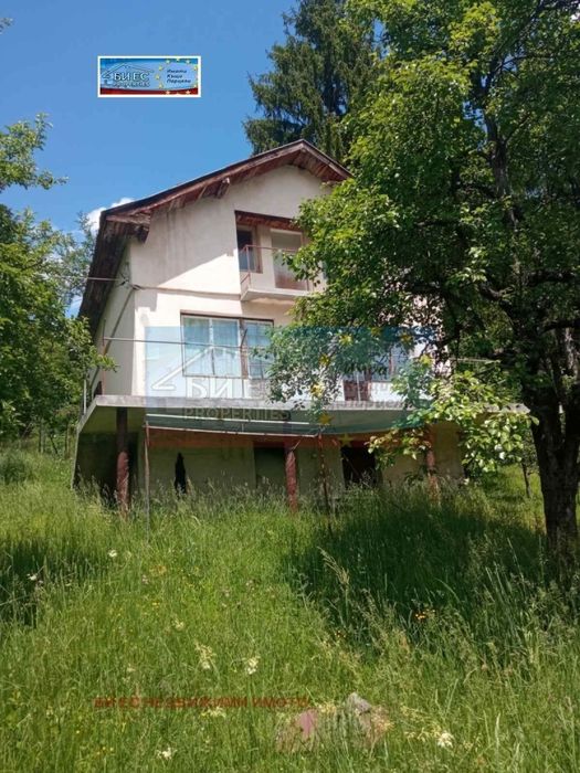 Къща гр. Етрополе - с. Бойковец 125 м² и двор 1022 м²