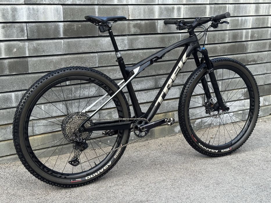 Планински карбонов велосипед TREK SUPERCALIBER 9.8 XT ( M-L размер)