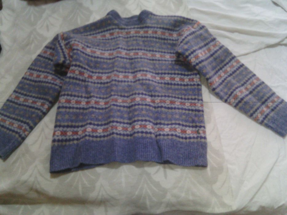 2 детски блузки, вълнени, 3 пуловера, суитчер