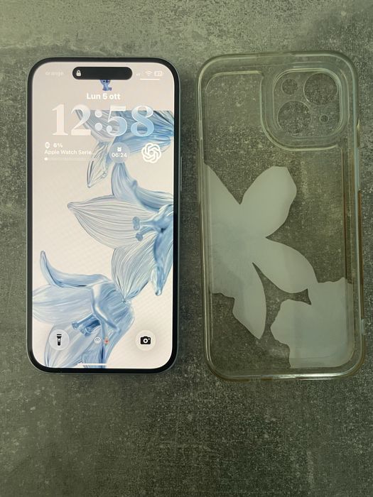 Vand iphone 15 128 gb stare baterie 77%