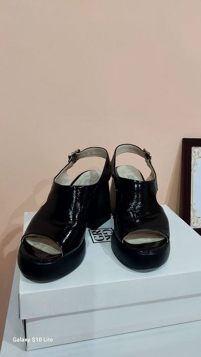 Босоножки женские