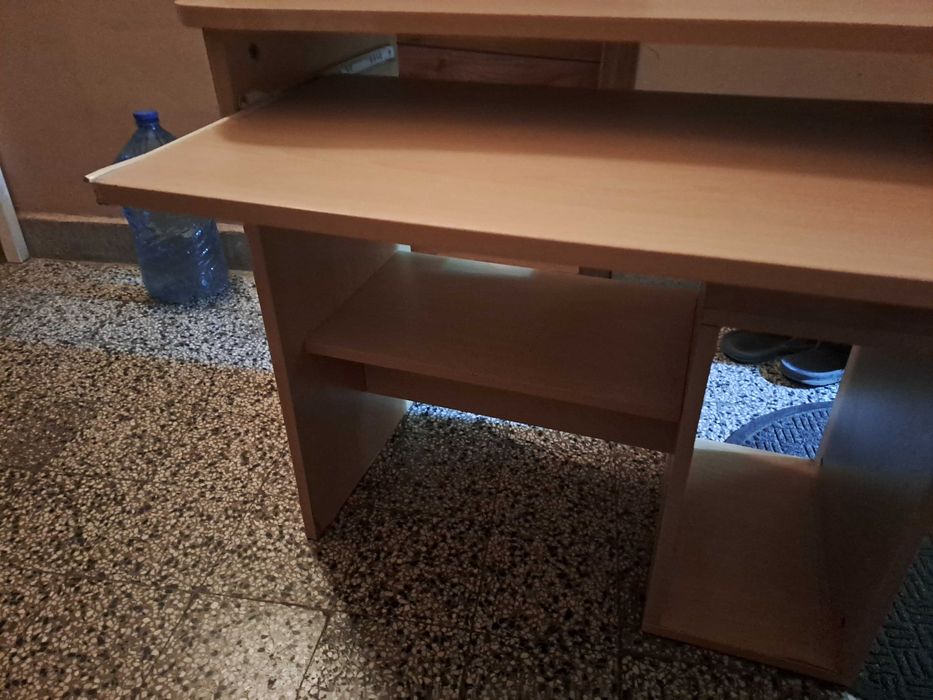 Компютърно бюро. Използвано. Запазено.