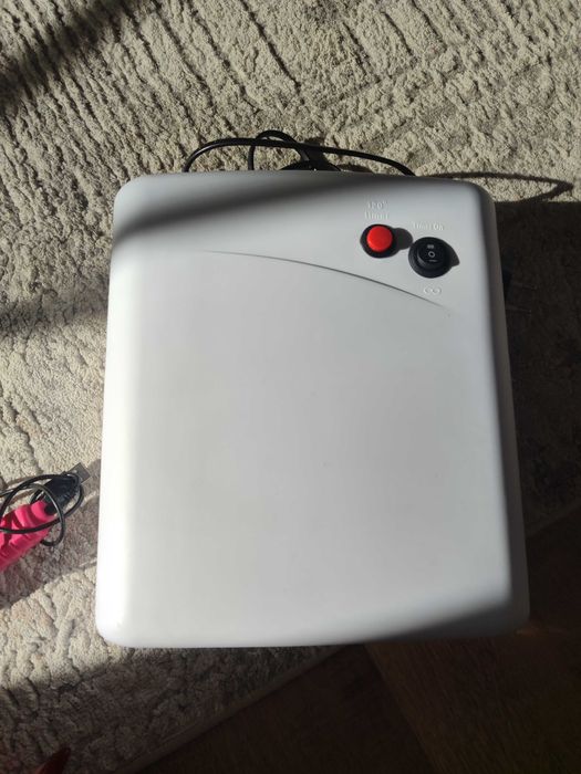 UV лампа за маникюр