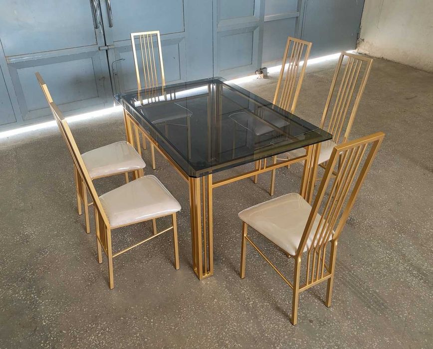 Стол со стульями