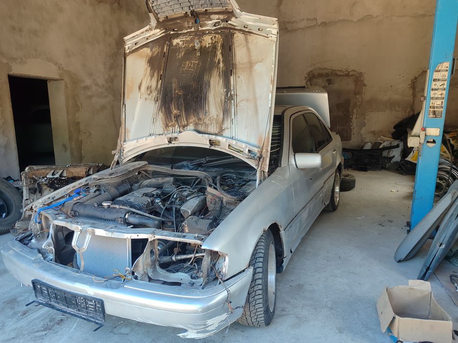 По запчастям продаётся МЕРСЕДЕС W202 C220