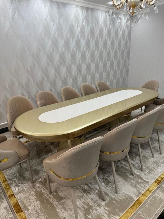 Стол со стулями почти новый