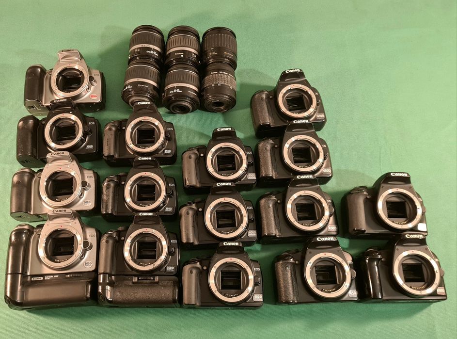 Lot 22 Canon DSLR si obiective