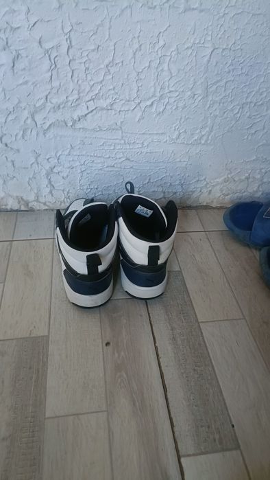 Adidași  Puma mărimea 38 între vârstă de 11  12 ani