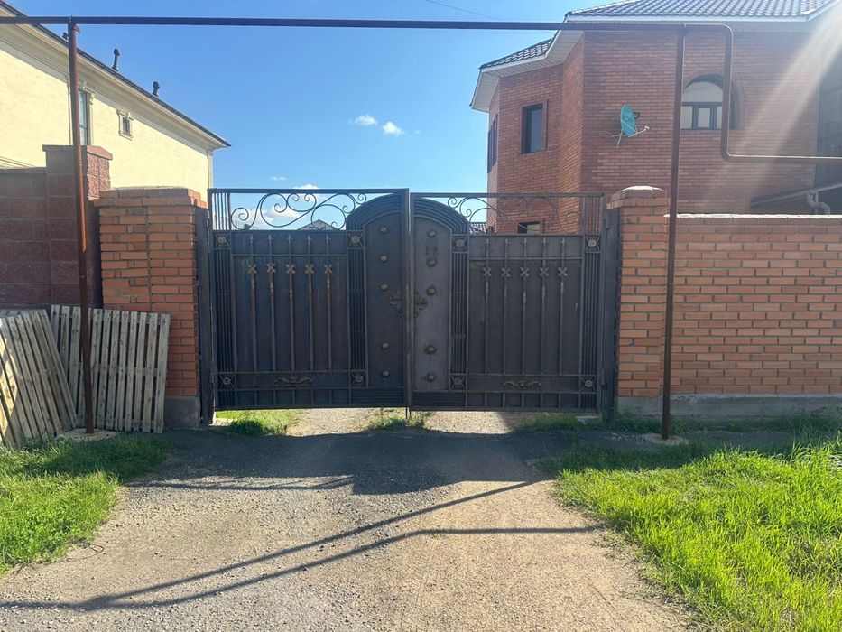 Продам б/у железные ворота
