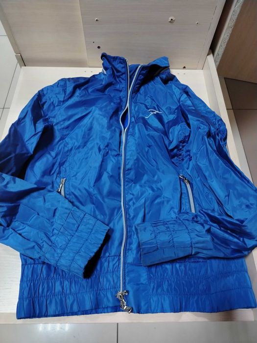 Отдам куртки девочковые 9-10 лет