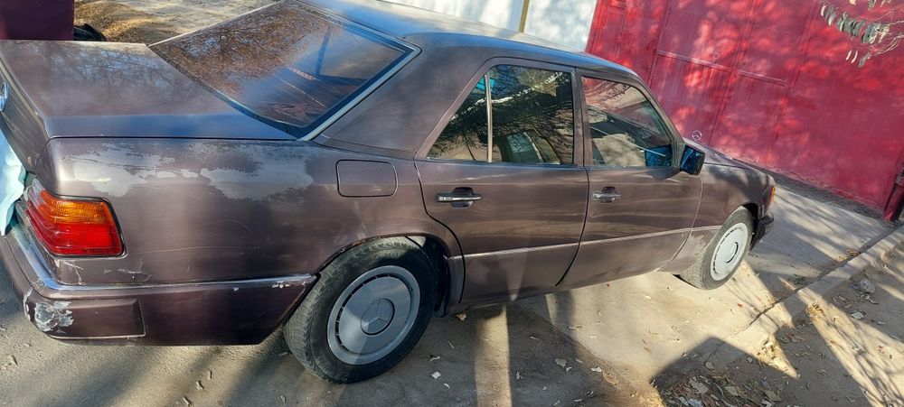 Мерседес 124 на ходу