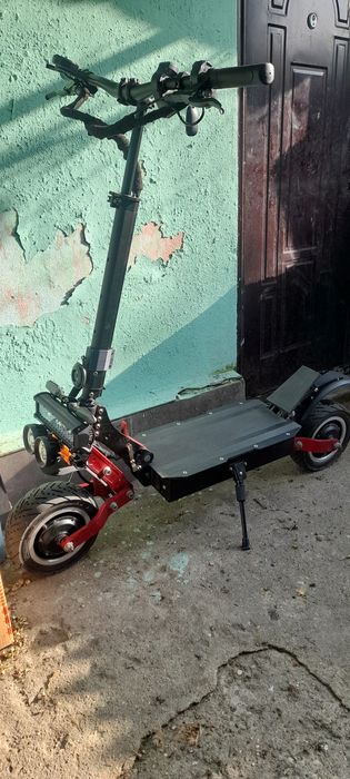 Trotinetă Electrică Dual Moto Halo Kinght  T 108 5600W 60 V 38 Ah Viteză 85 km Autonomie 80