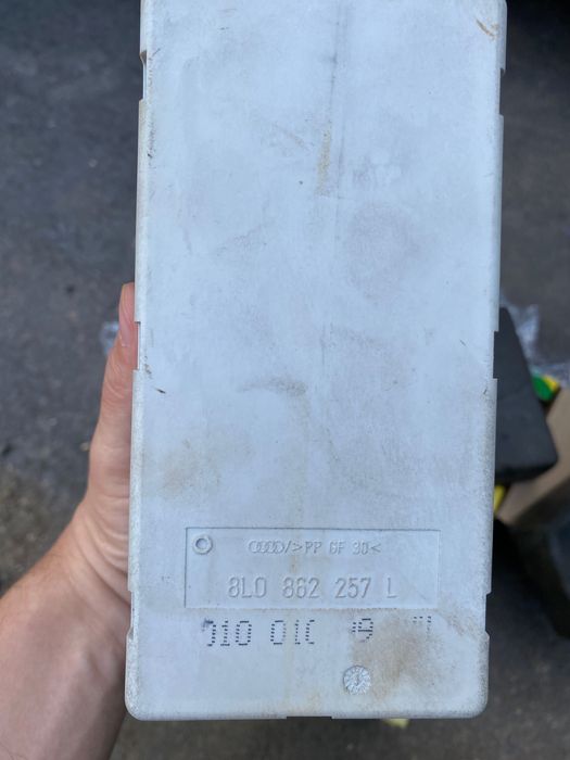 Вакуум помпа централно заключване на Audi A3 8L 4/5 врати