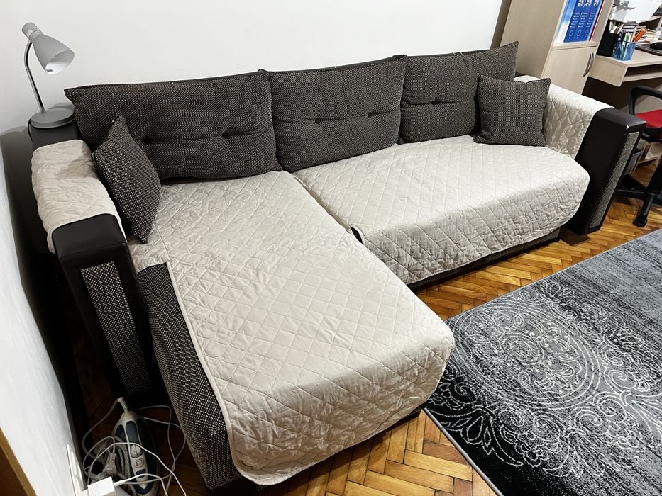 Vand canapea cu extindere pe dreapta.