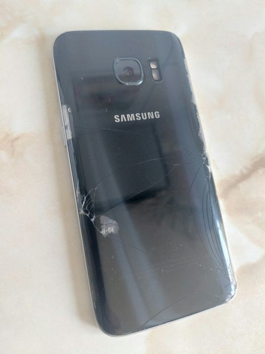 [S7] Vând Samsung Galaxy S7 [spart] dar [perfect funcțional] //poze reale