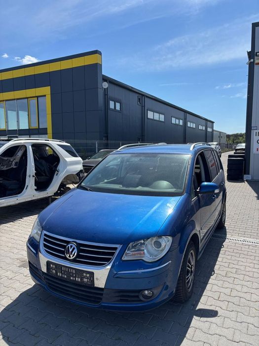 Dezmembram Volkswagen Touran 1.4 benzina (BMY) din 2009
