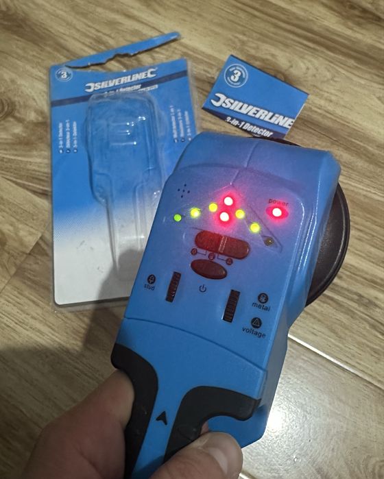 Detector 3-in-1 Silverline (cuie de lemn, metal, curent electric)