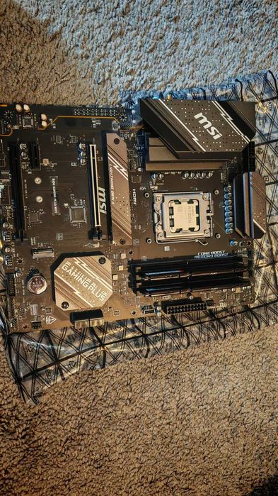 MSI B650 GAMING PLUS WIFI +  RYZEN 7 7700 8-Core + 16GB RAM  AM5