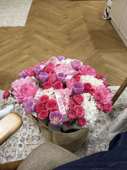 Букет  цвето с корзиной