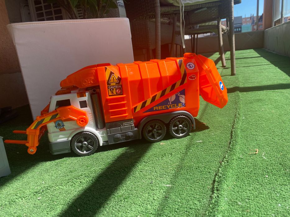 Полицейският камион на Чейс , Боклуджийски камион