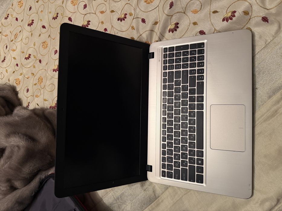 Ноутбук Asus.