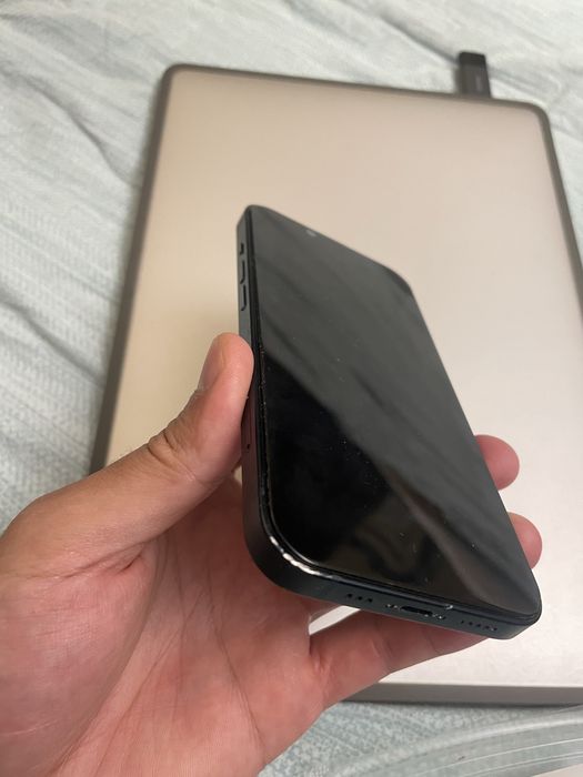 Продам Iphone 13