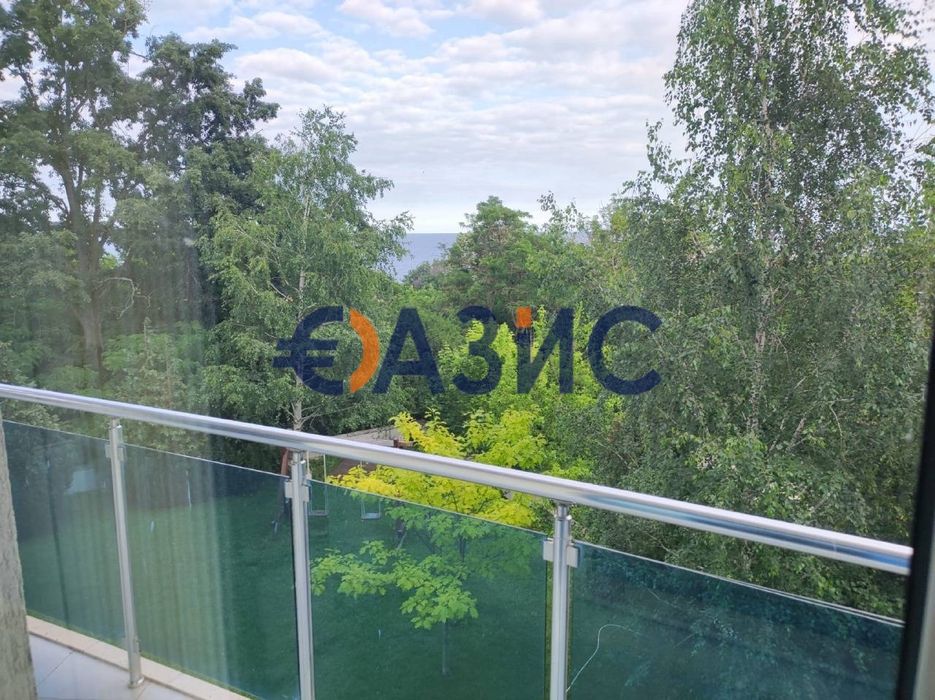 2-стаен апартамент на 3-ти етаж,комплекс Аквамарин на първа линия море