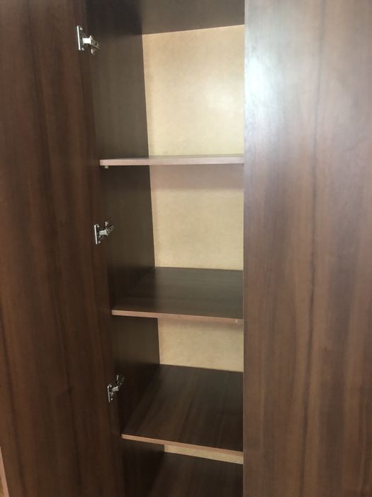 Продам вместительный 4-х створчатый шкаф для одежды