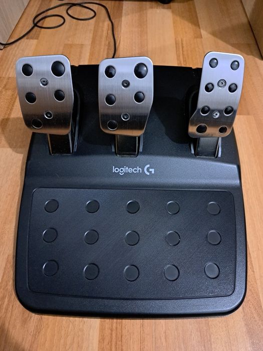 Vând volan Logitech G29