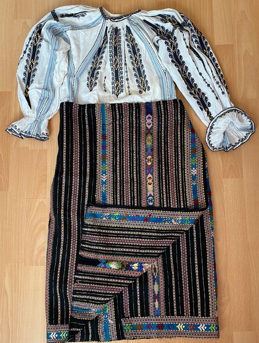 Costum tradițional ( ie, zăvelcă)