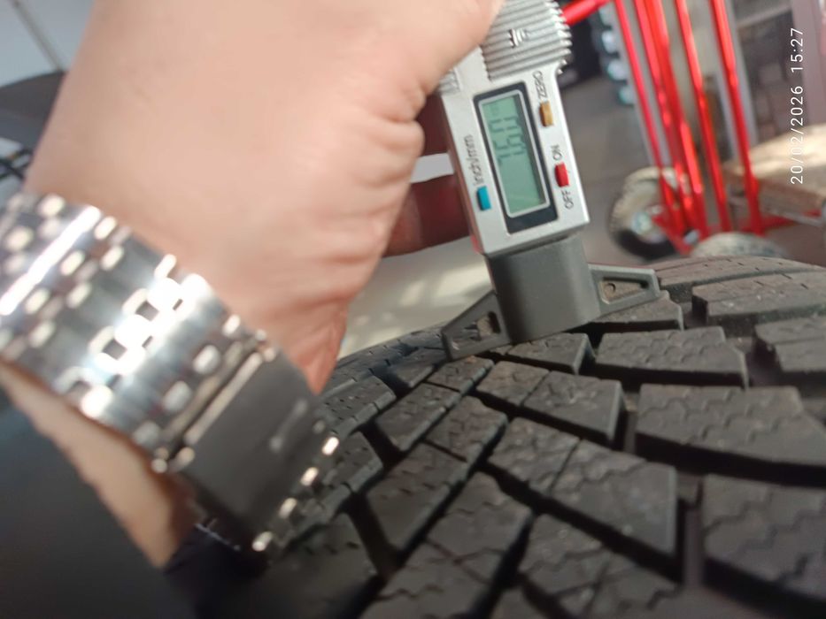 2бр.зимни гуми 235/45/18 Bridgestone