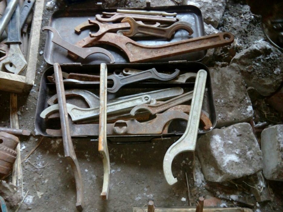 Ключь спеиальный полумесяц.