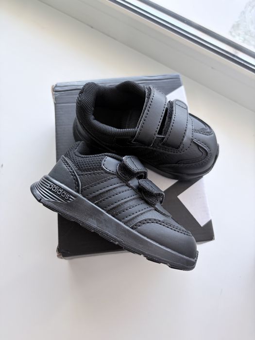 Детские кроссовки